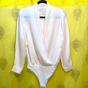 SILK MICHELLE MASON WHITE LONG SLEEVE DEEP V-NECK W/SNAP BODYSUIT SZ 0
